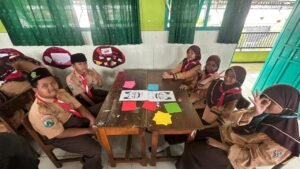 Budaya Masuk Kelas! KKN Ubhara Kenalkan Reog Cemandi dengan Cara Kreatif di MIN 2 Sidoarjo