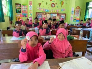 Wujudkan Generasi Sehat, MIN 2 Sidoarjo Gandeng Puskesmas Sedati Gelar Program Pemberian Obat Cacing